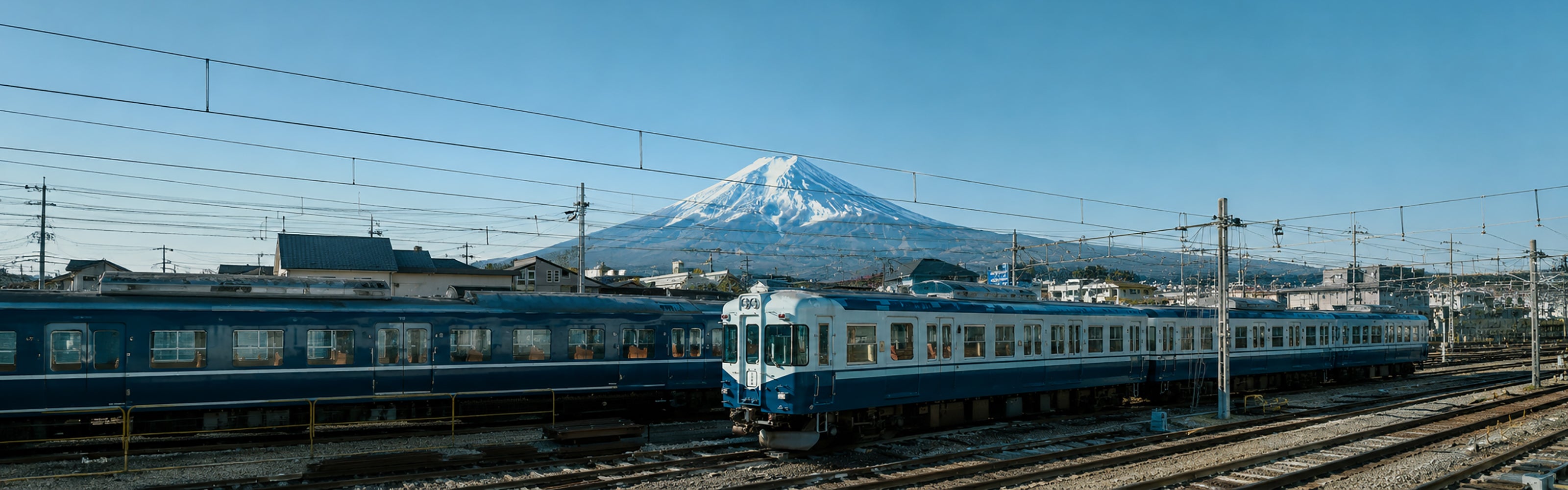 pack all富士山を望む日本旅行と鉄道移動の風景イメージ