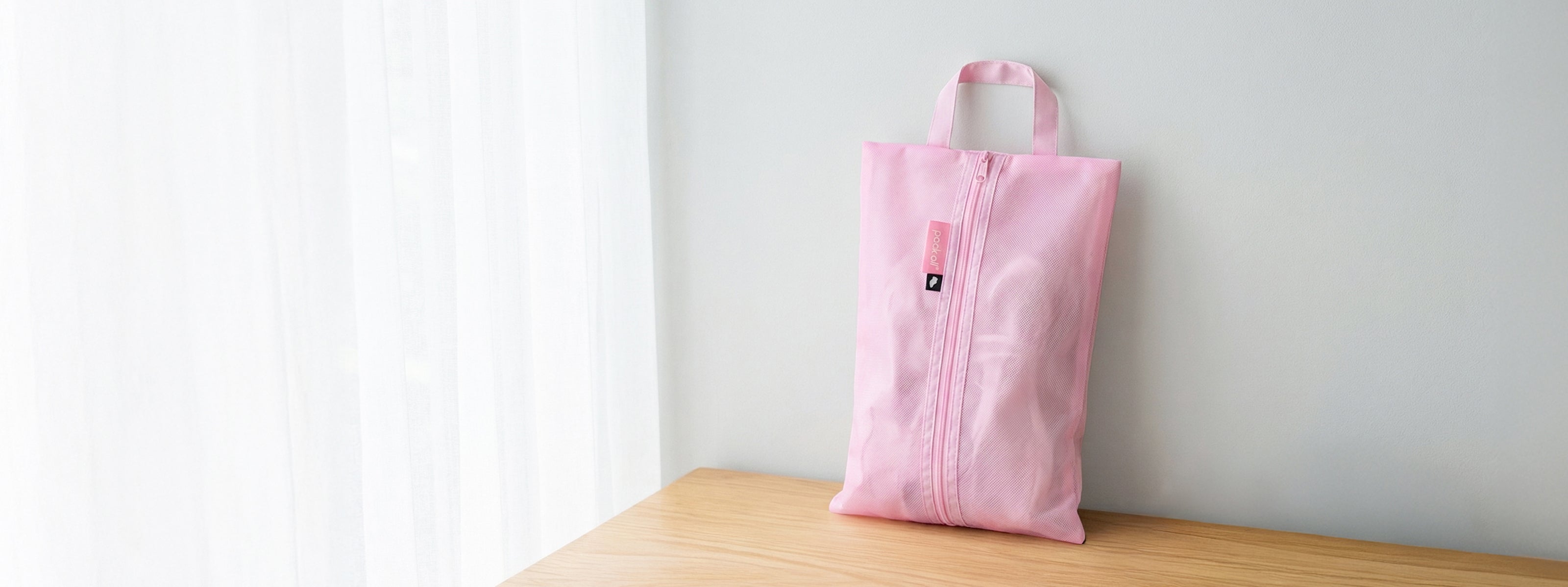 pack all旅行用品を整理収納するライフスタイルイメージ